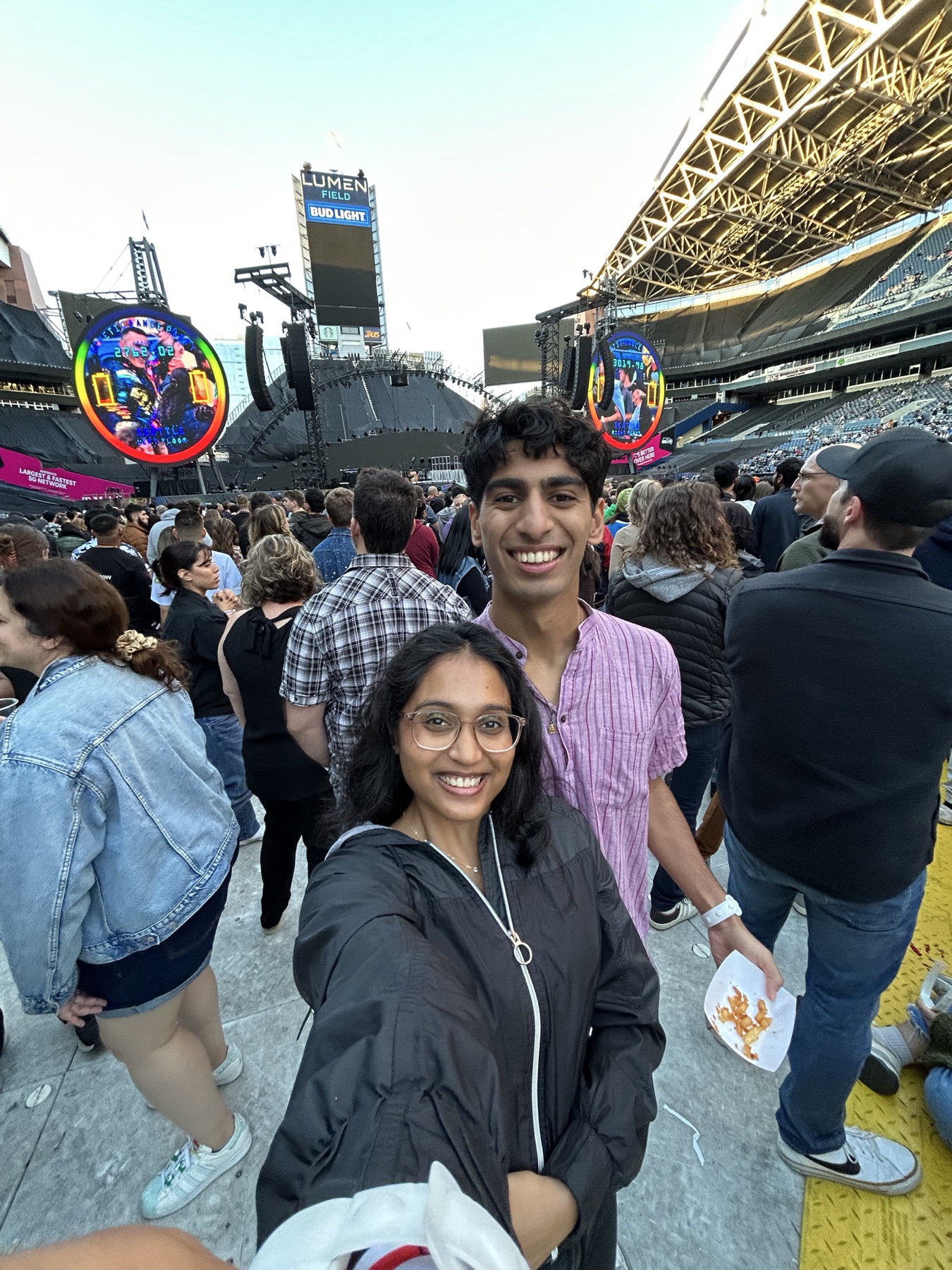 Keerthana and Yagnya at a concert